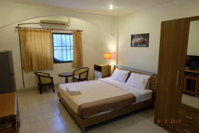 Отель Piccolo Restaurant and Guest house  Паттайя